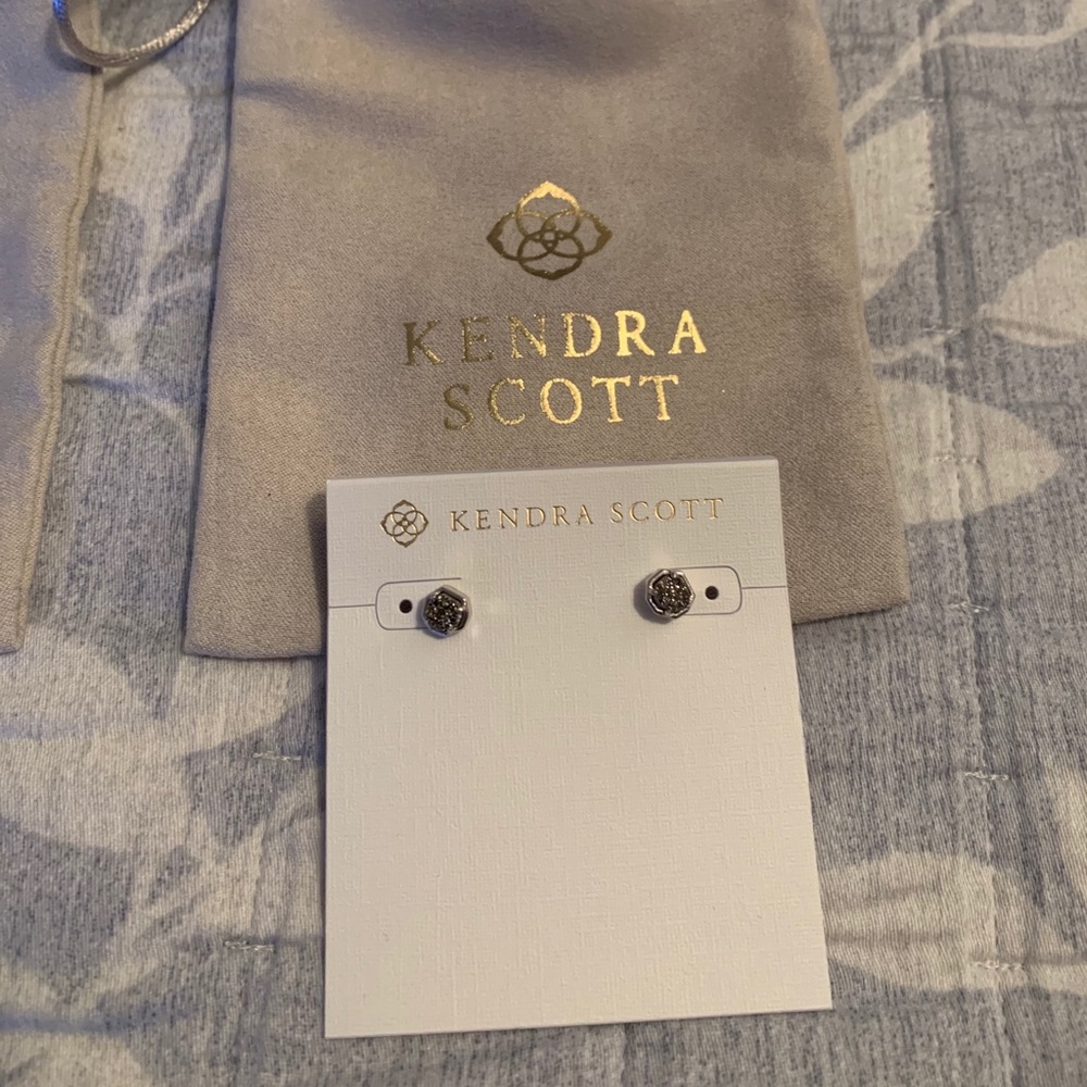 Kendra Scott “Nola” Earring